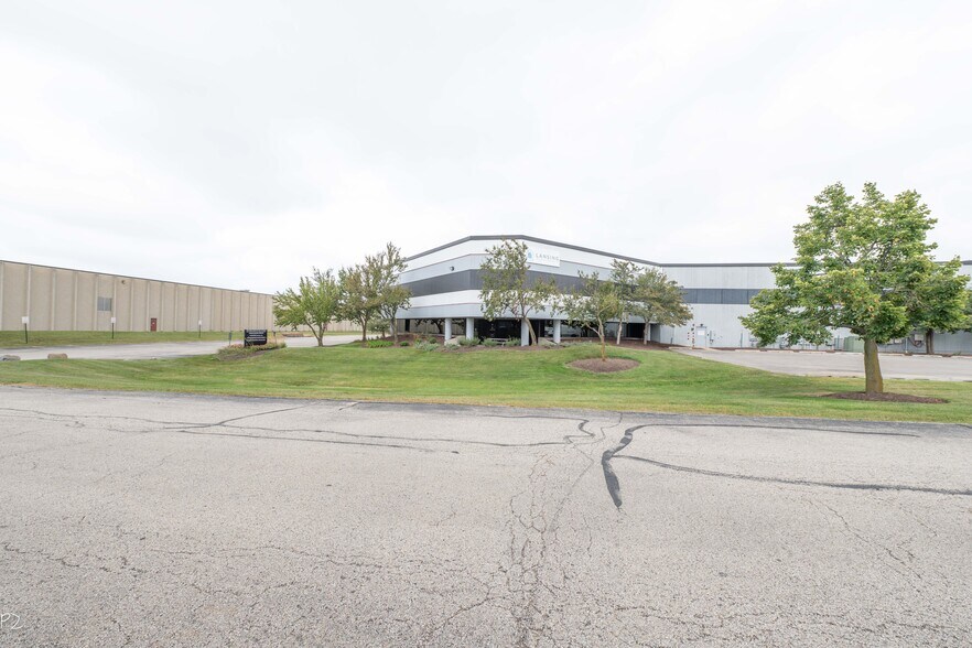 More Photos Of 2501-2575 Allan Dr, Elk Grove Village Warehouse For Lease