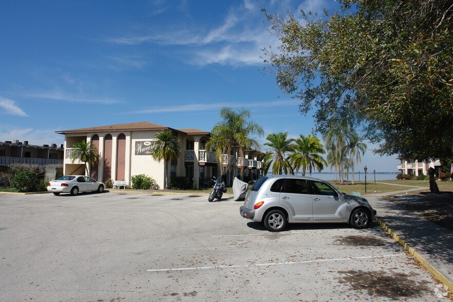 More Photos Of 1015 SE Lakeview Dr, Sebring Apartments For Sale