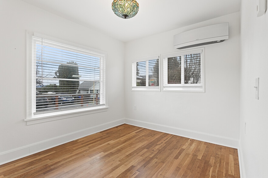 More Photos Of 418 Dewey St, Oregon City Multifamily For Sale