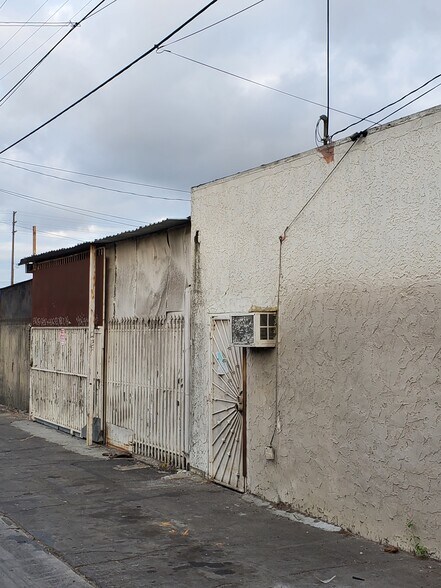 More Photos Of 1145 Firestone Blvd, Los Angeles Warehouse For Sale