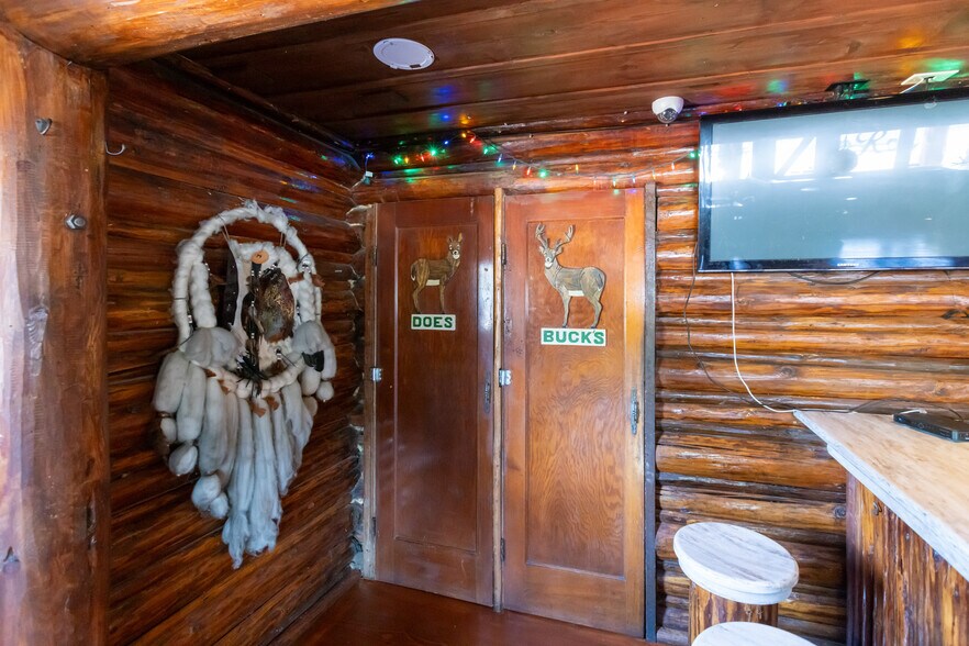 More Photos Of 1258 Highway 141, White Salmon Hospitality For Sale