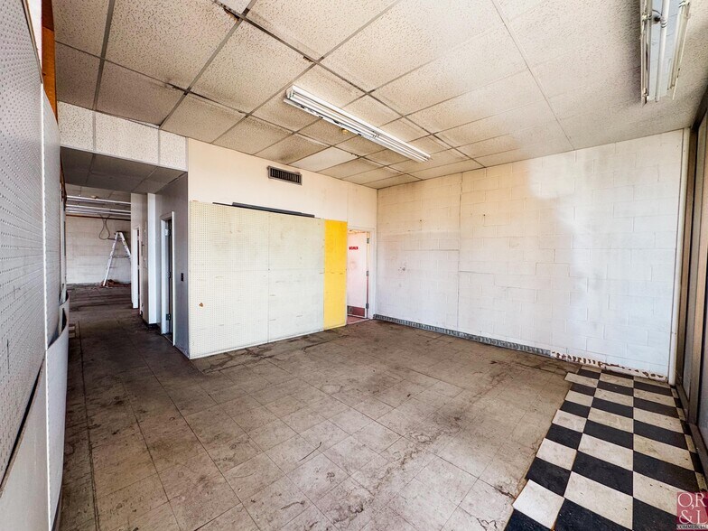 More Photos Of 400 Connecticut Blvd, East Hartford Freestanding For Lease
