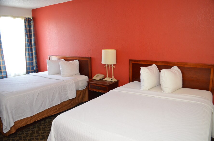 More Photos Of 12808 S Ashland Ave, Calumet Park Hotel For Sale