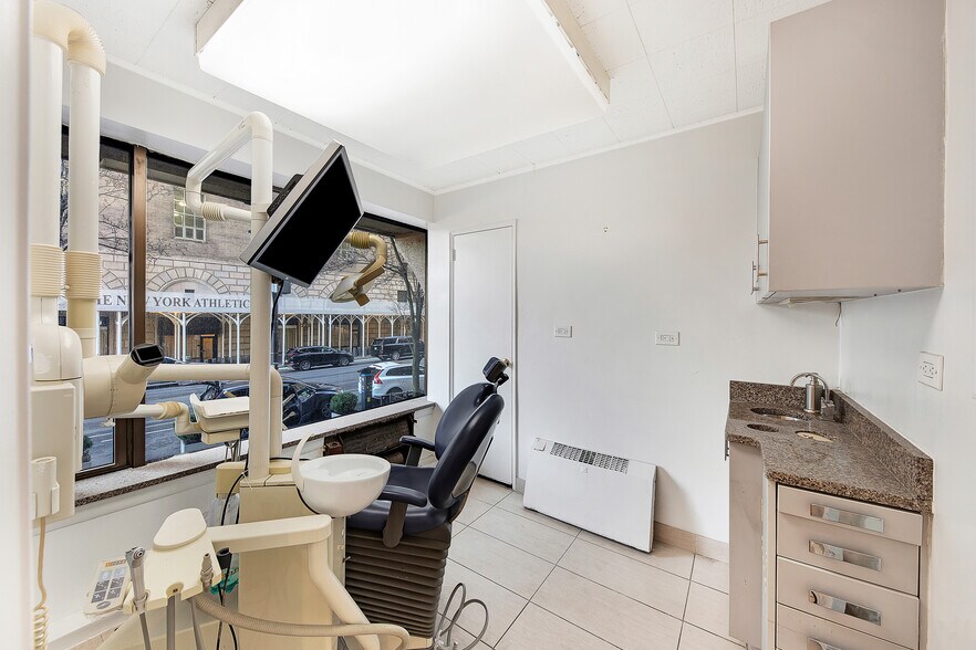 More Photos Of 200 Central Park S, New York Multifamily For Sale