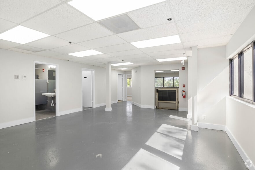 More Photos Of 23123 State Road 7, Boca Raton Office For Lease