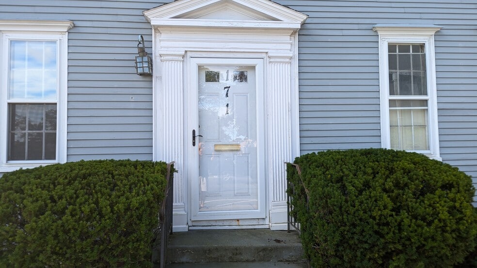 More Photos Of 171 High St, Newburyport Freestanding For Lease