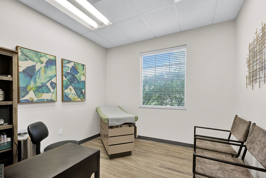 More Photos Of 2536 N Stokesberry Pl, Meridian Medical For Sale