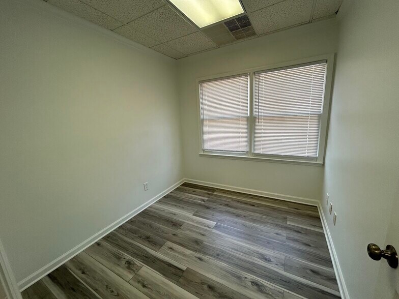 More Photos Of 1580 Sparkman Dr, Huntsville Office For Sale