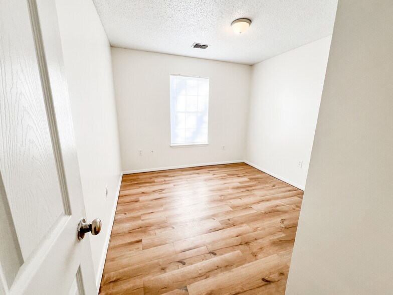 More Photos Of 900 Scurry St, Big Spring Apartments For Sale