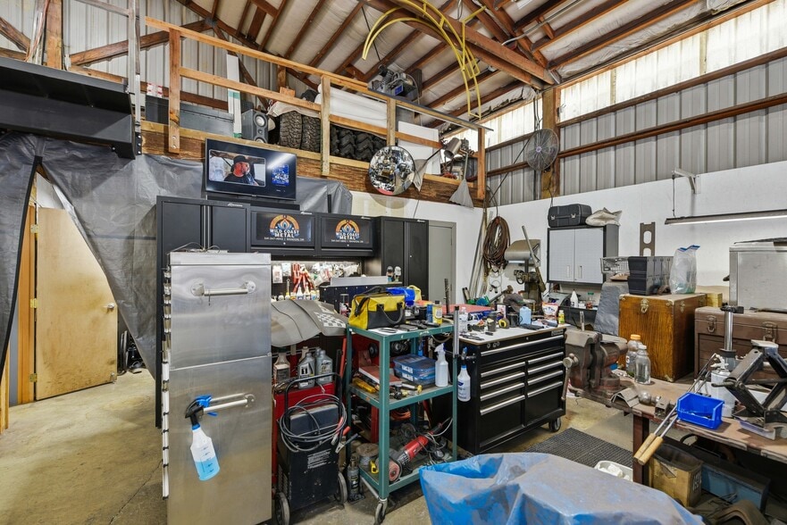 More Photos Of 55374 Rosa Rd, Bandon Manufacturing For Sale