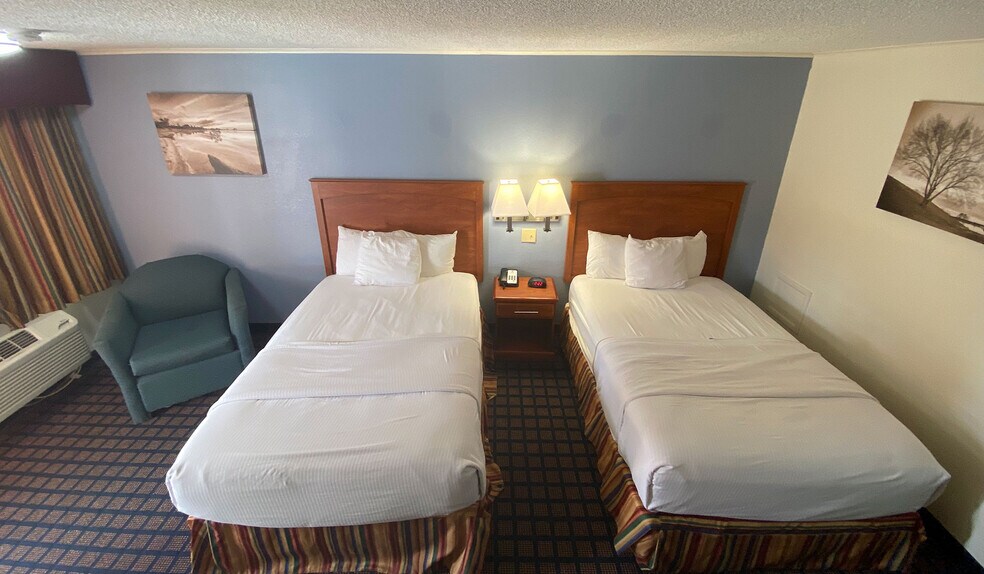 More Photos Of 1601 W Palestine Ave, Palestine Hotel For Sale