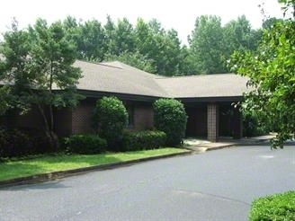 Primary Photo Of 980 N Woodland Dr, Lancaster Medical For Lease