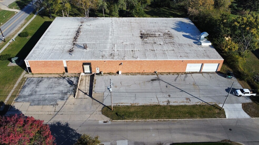 More Photos Of 2701 Delaware Ave, Des Moines Warehouse For Sale