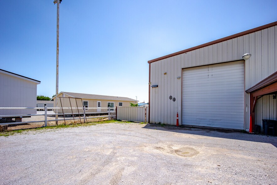 More Photos Of 6209 S Shields Blvd, Oklahoma City Manufacturing For Sale