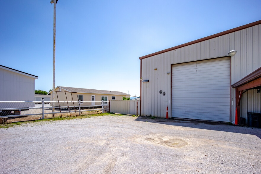 More Photos Of 6209 S Shields Blvd, Oklahoma City Manufacturing For Sale