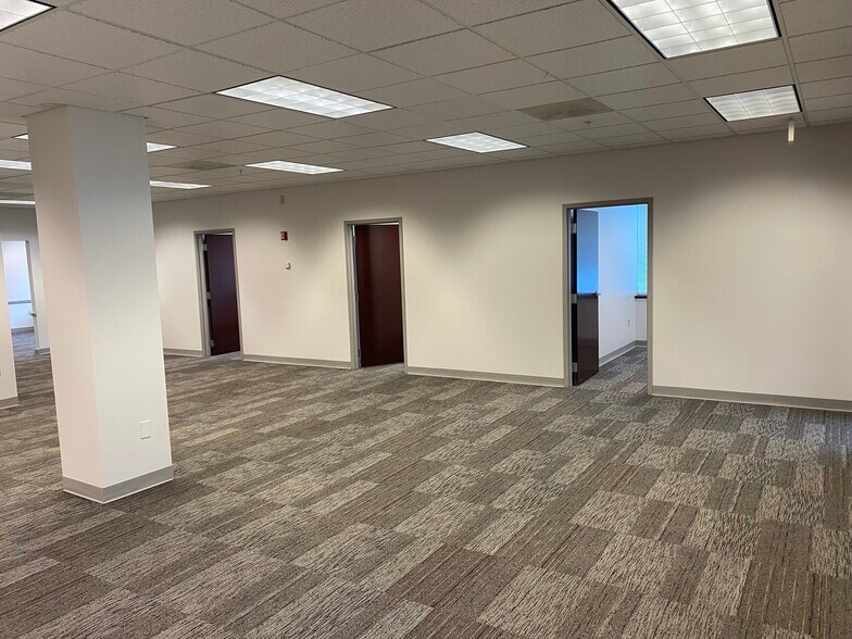 More Photos Of 400 Essjay Rd, Williamsville Office For Lease