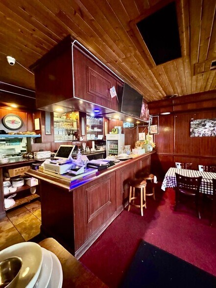 More Photos Of 2701-2709 W Lawrence Ave, Chicago Restaurant For Sale