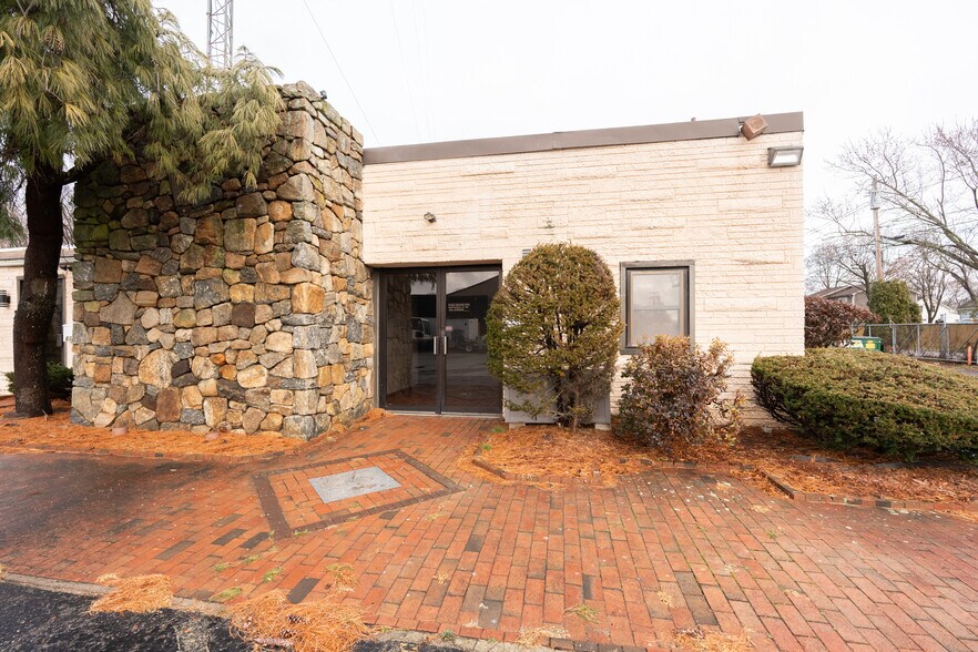 More Photos Of 63 Bleachery Ct, Warwick Distribution For Lease