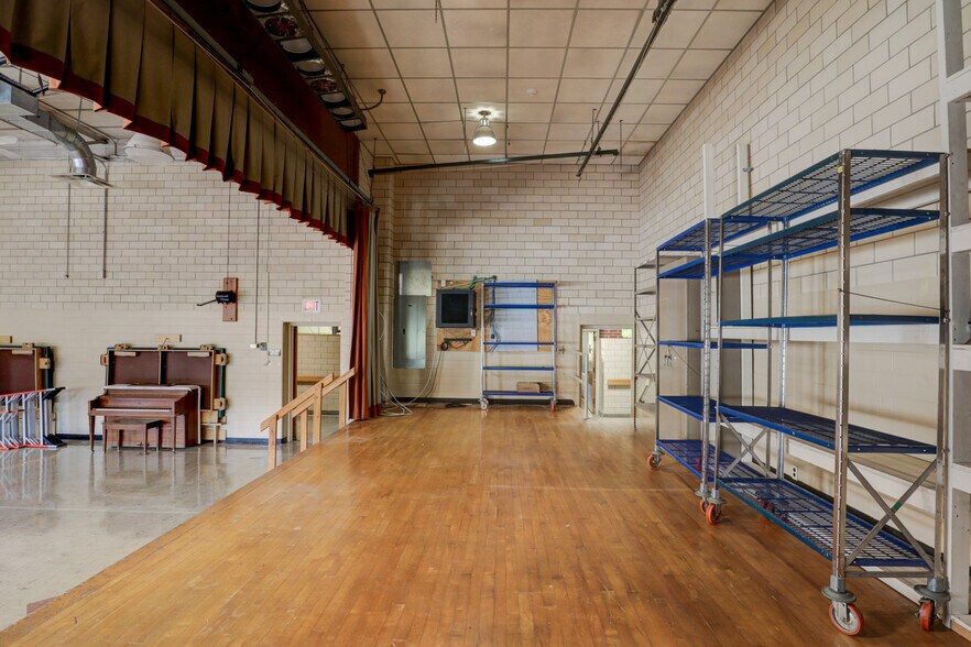 More Photos Of 4960 Hill Rd, Kennedy Schools For Lease