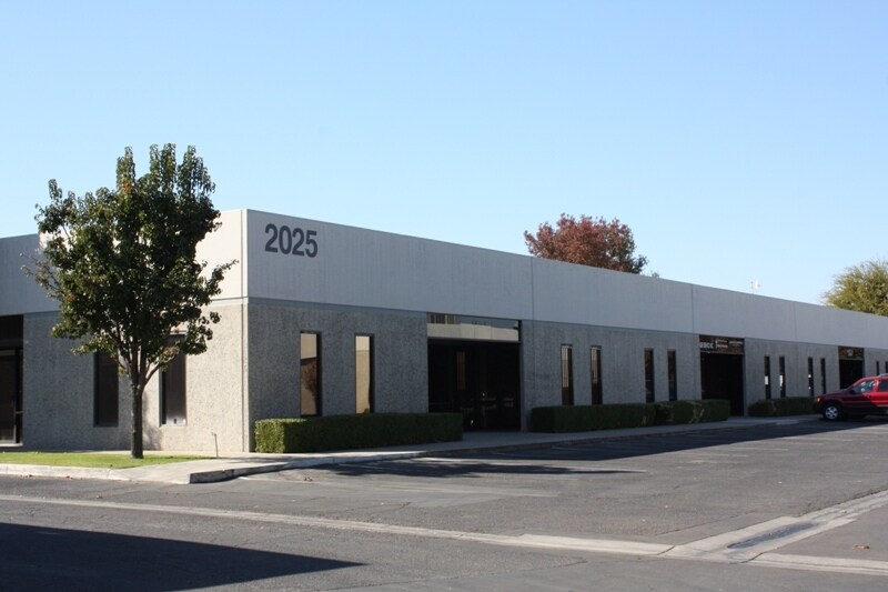 More Photos Of 2025 N Gateway Blvd, Fresno Flex For Lease
