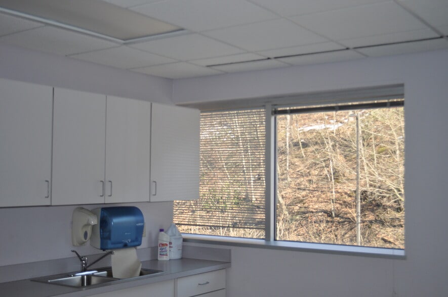 More Photos Of 100 Schuylkill Medical Plz, Pottsville Medical For Sale