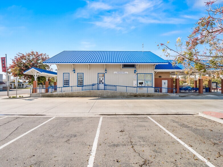 More Photos Of 504 W 7th St, Hanford Freestanding For Sale