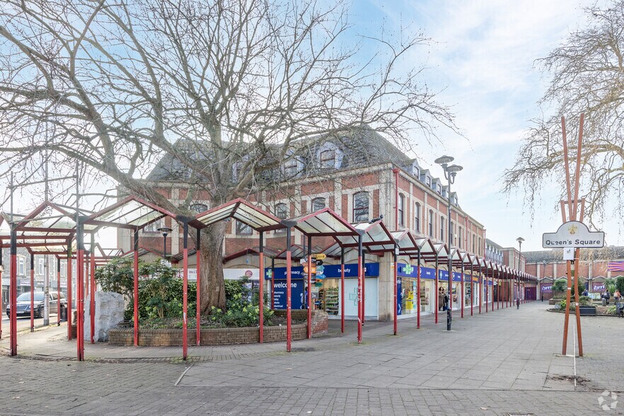 More Photos Of Clevedon Triangle Centre, Clevedon Storefront For Lease