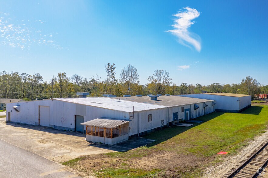 More Photos Of 410 Washington St, Cantonment Manufacturing For Lease