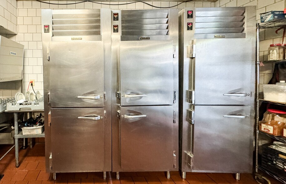 More Photos Of 337 N Liberty Dr, Tomkins Cove Restaurant For Sale