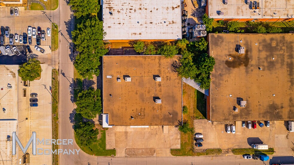 More Photos Of 8400 Directors Row, Dallas Warehouse For Lease