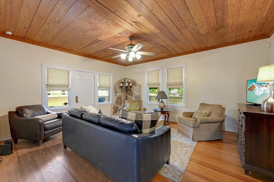 More Photos Of 23351 Ranch to Market 150 rd, Driftwood Specialty For Sale