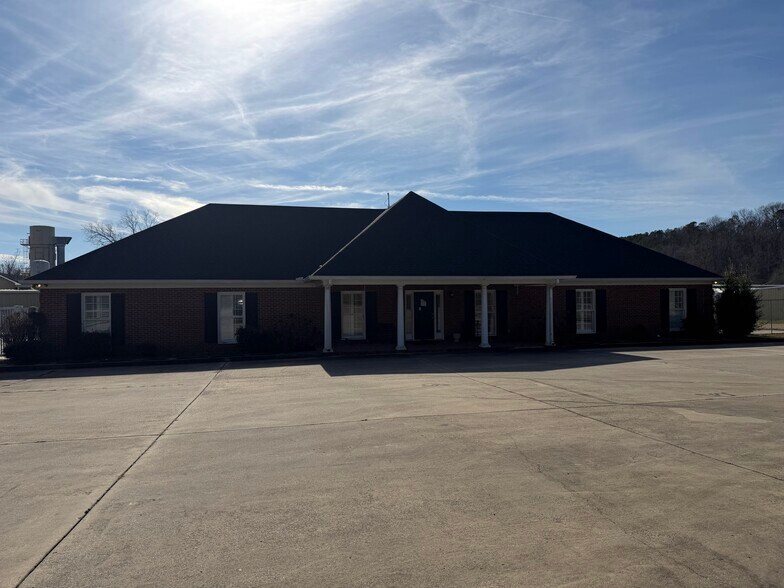 More Photos Of 7155 AL-13, Haleyville Distribution For Sale