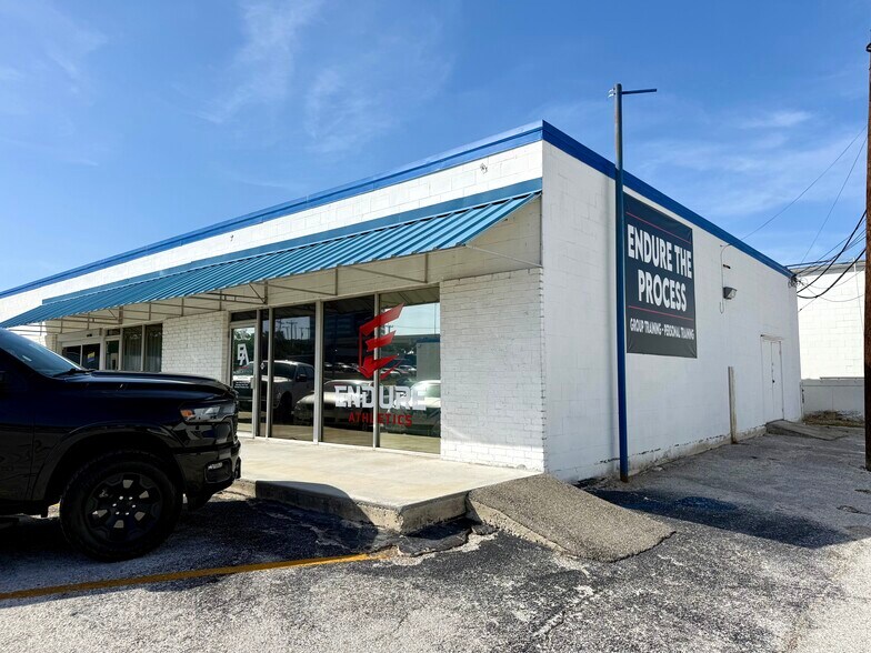 Primary Photo Of 5310-5312 Jackwood Dr, San Antonio Storefront Retail Office For Lease