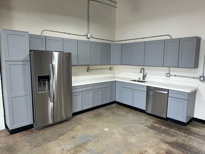 More Photos Of 4116 W Jefferson Blvd, Los Angeles Industrial For Lease