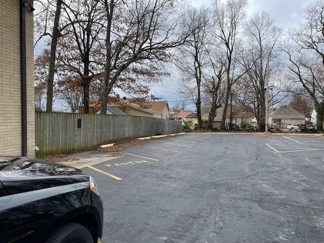 More Photos Of 901 N Prospect Ave, Springfield Freestanding For Sale