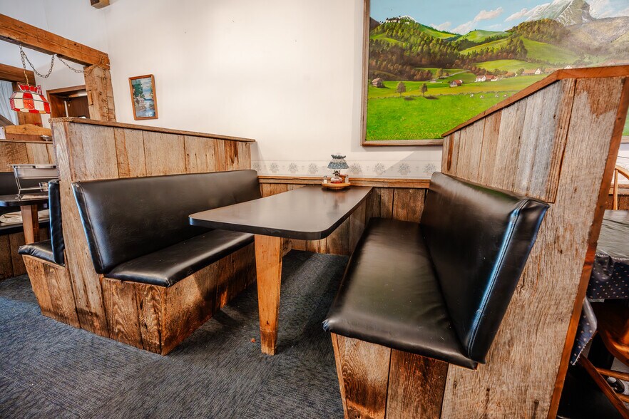 More Photos Of 176 N Market St, Shreve General Retail For Sale