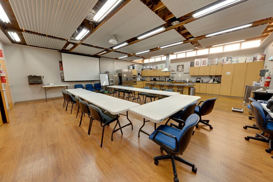 More Photos Of 826 Krill St, Corpus Christi Warehouse For Lease