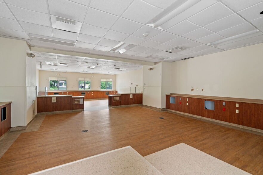 More Photos Of 4 Corwin Ct, Newburgh Medical For Sale