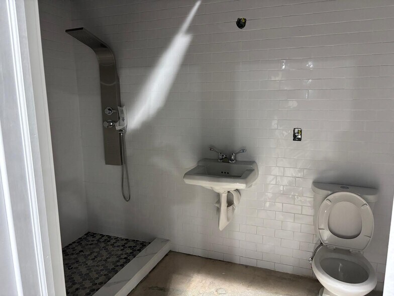 More Photos Of 1085 NW 62nd St, Miami Showroom For Sale