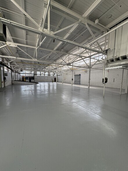 More Photos Of 544-600 Lincoln Blvd, Middlesex Warehouse For Lease