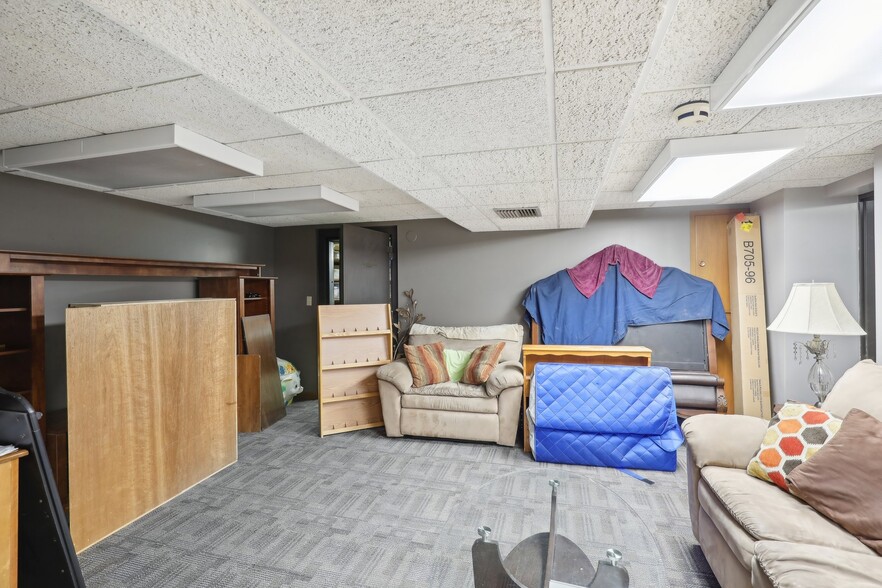 More Photos Of 101 Jones St, Barneveld General Retail For Sale