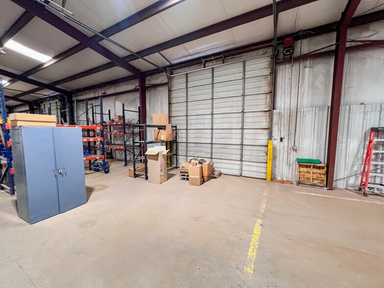 More Photos Of 3201 W Murphy St, Odessa Warehouse For Sale