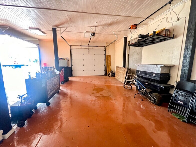 More Photos Of 1305 S 1st St, Abilene General Retail For Sale