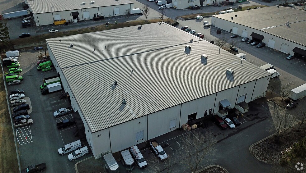 More Photos Of 3216 Spottswood St, Raleigh Warehouse For Lease