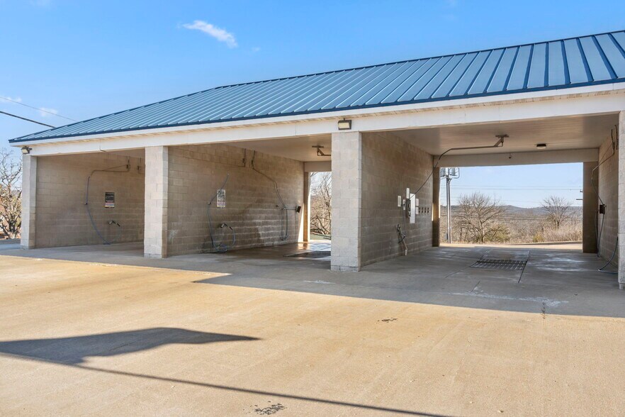 More Photos Of 85 Kimberling Blvd, Kimberling City Specialty For Sale