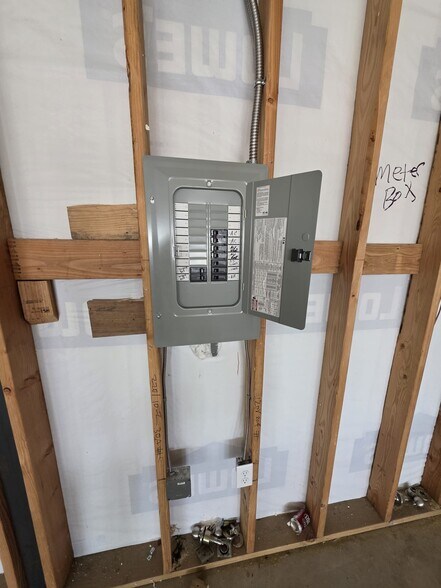 More Photos Of 1205 Quinlan Pkwy, Quinlan Storefront For Lease