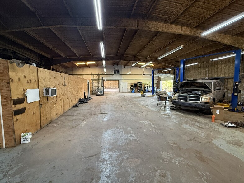 More Photos Of 6601 S Shields Blvd, Oklahoma City Service For Lease