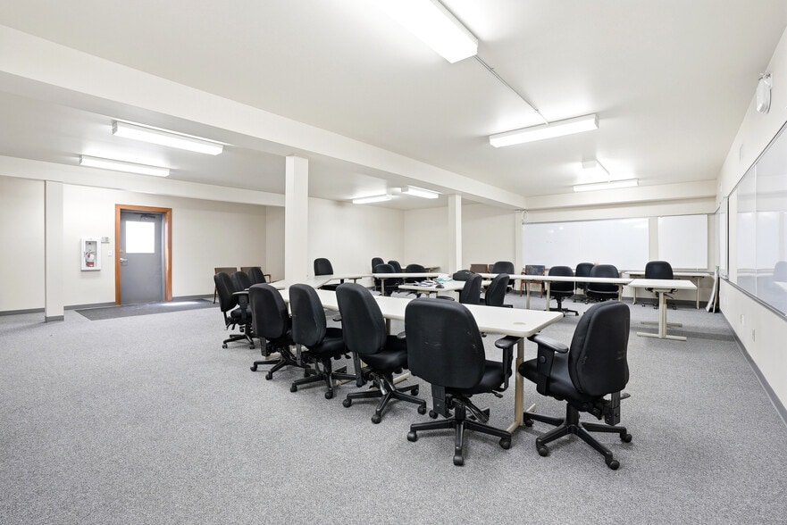 More Photos Of 801 N 39th Ave, Yakima Office For Sale