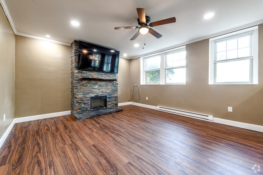 More Photos Of 218 Twin Oaks Rd, Akron Apartments For Sale