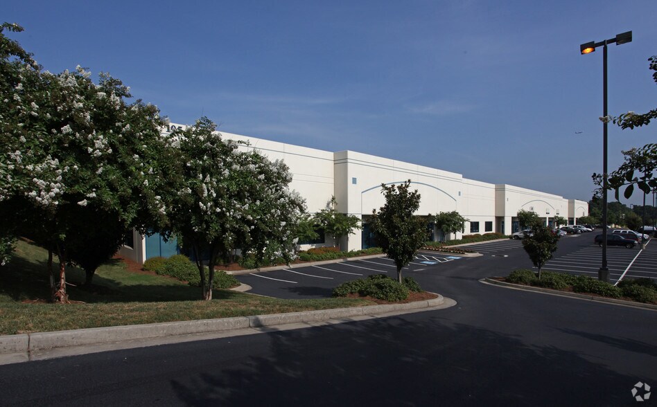 More Photos Of 105 Forest Pky, Forest Park Warehouse For Lease